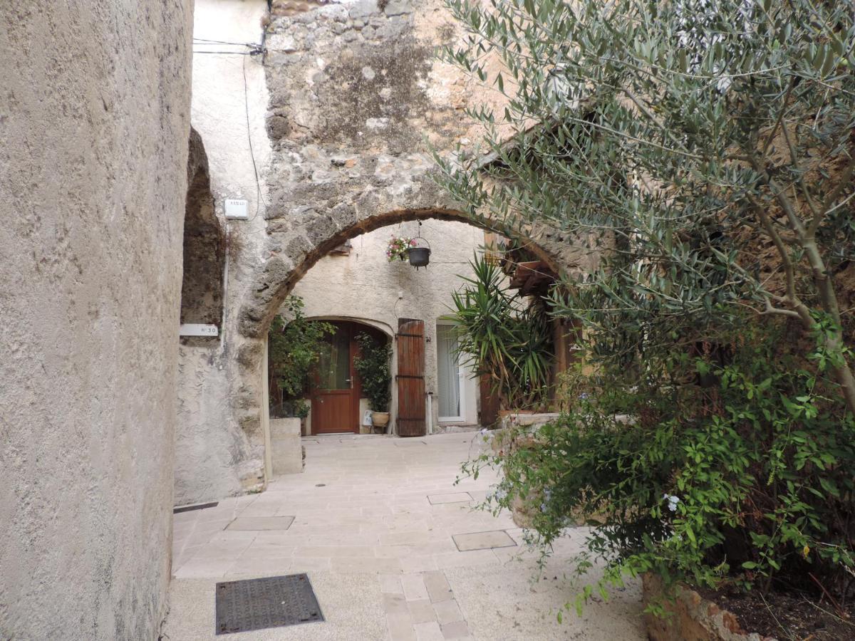Le Cabanon Des Hirondelles Villa Villecroze Buitenkant foto
