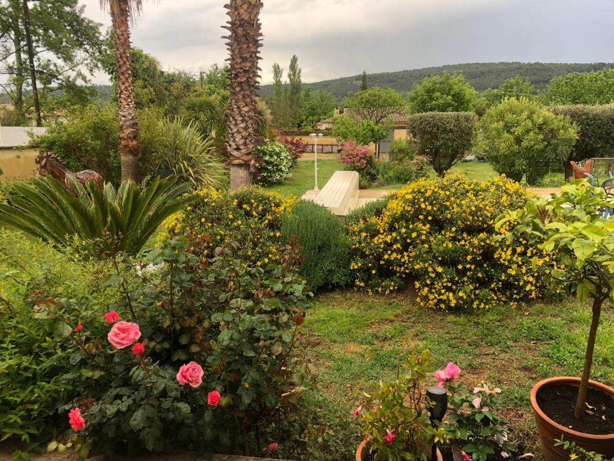 Le Cabanon Des Hirondelles Villa Villecroze Buitenkant foto